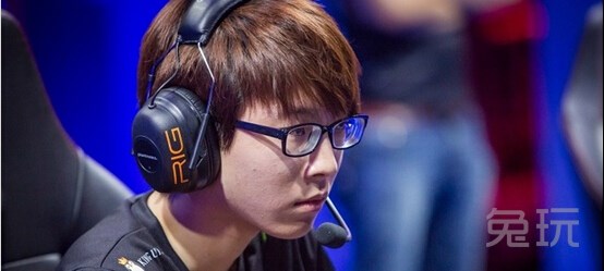 上单打野多面手 狂战士奥拉夫回归职业舞台_兔