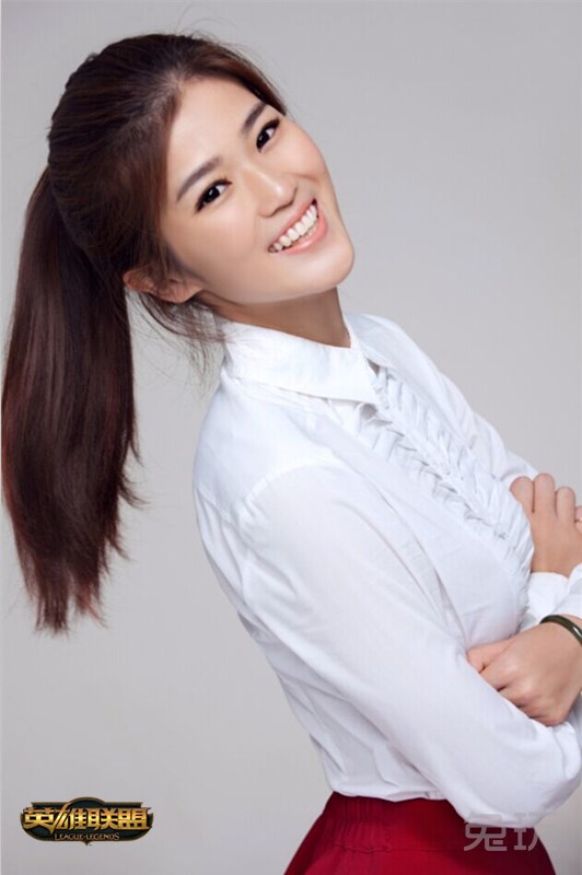 lol天下英雄主持人是谁 lol天下英雄美女主持人张漠寒