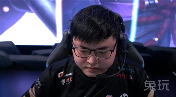 UZI 滑板鞋细节操作