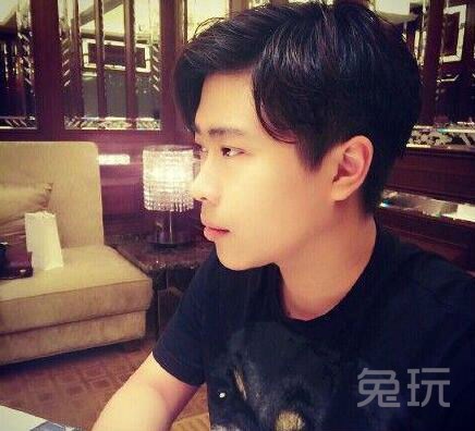 white五五开帅照_white55开收入(2)