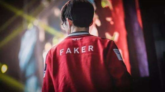 久哥淑怡再赴韩 科技妖姬要秀Faker