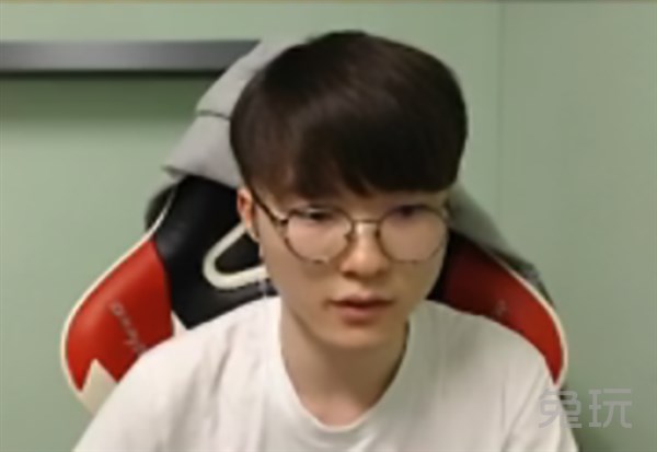 Faker直播飙国骂?空耳韩语吓坏翻译小姐姐